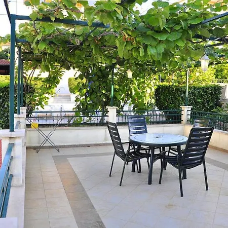 בית הארחה Superior With View טרוגיר